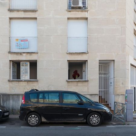 Appartement De Charme - Vue Sur Remparts - Wifi Gratuit - Parking Payant A Proximite Avignon Bagian luar foto