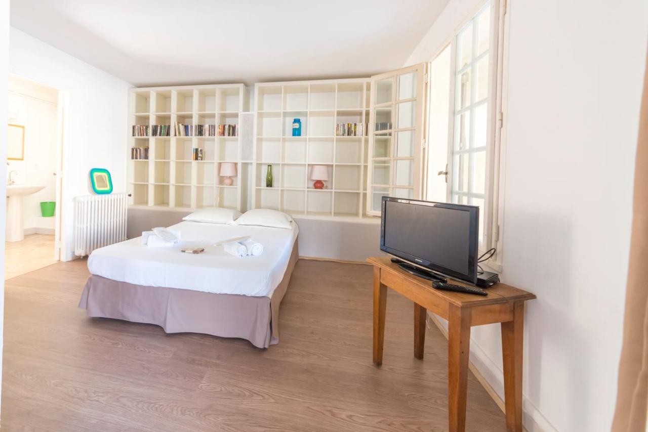 Appartement De Charme - Vue Sur Remparts - Wifi Gratuit - Parking Payant A Proximite Avignon Bagian luar foto