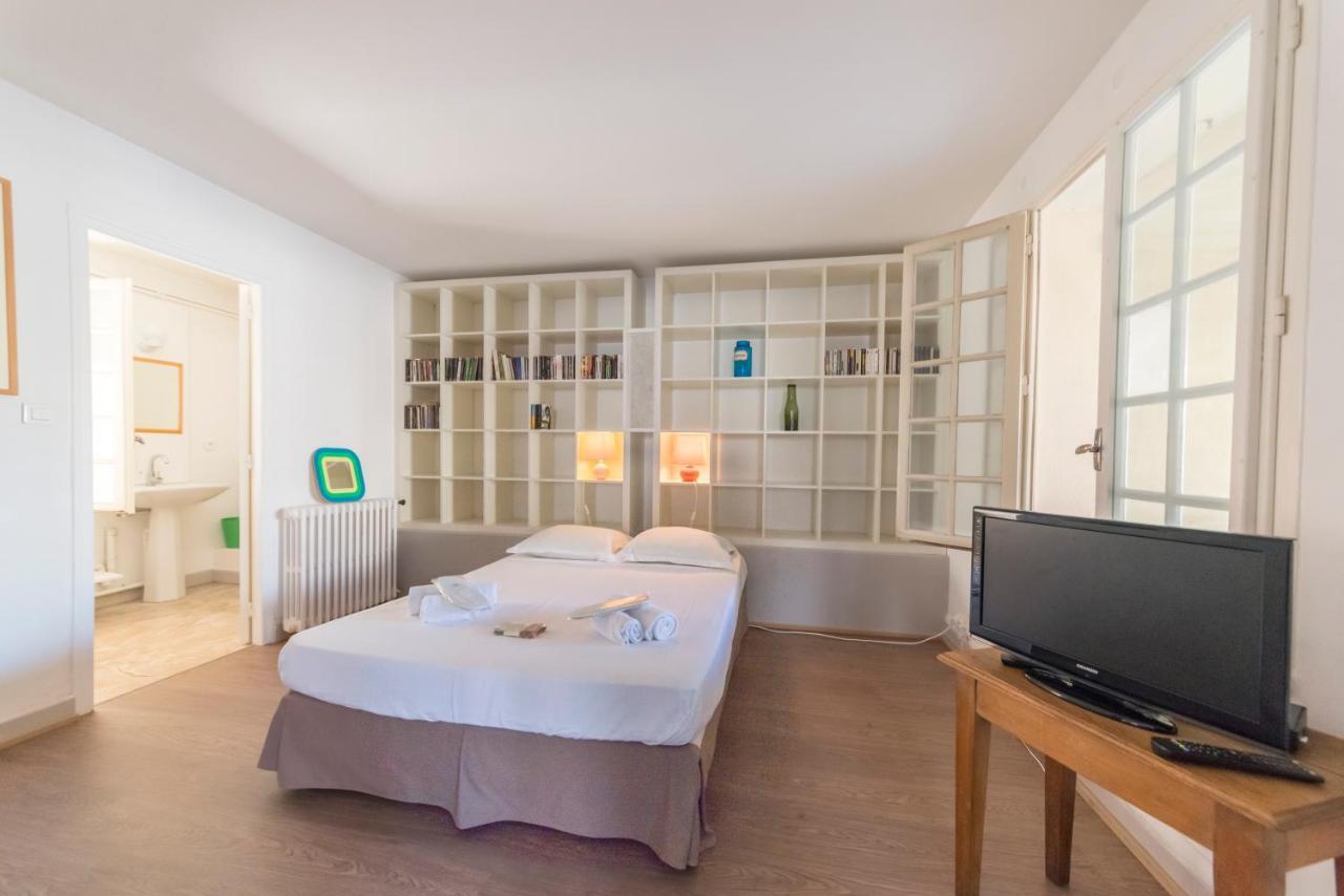 Appartement De Charme - Vue Sur Remparts - Wifi Gratuit - Parking Payant A Proximite Avignon Bagian luar foto